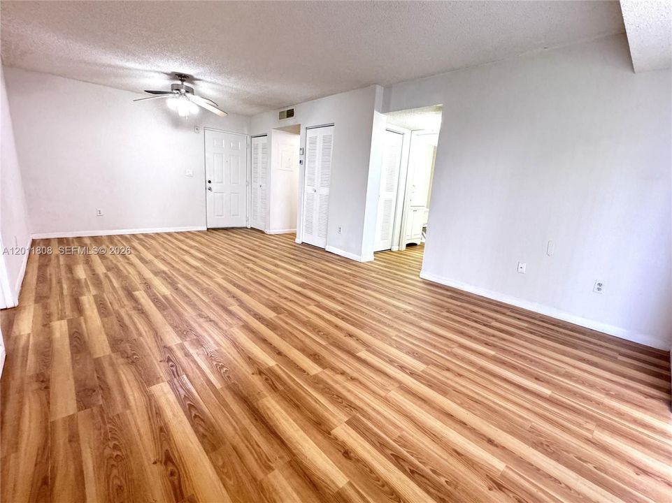 Activo con contrato: $1,800 (2 camas, 2 baños, 980 Pies cuadrados)