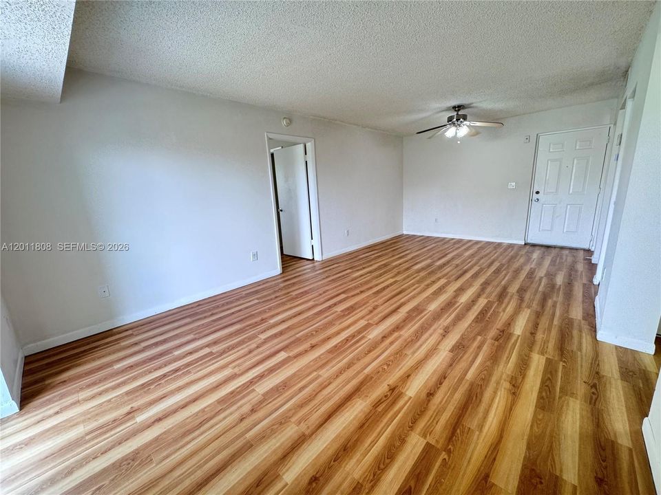 Activo con contrato: $1,800 (2 camas, 2 baños, 980 Pies cuadrados)