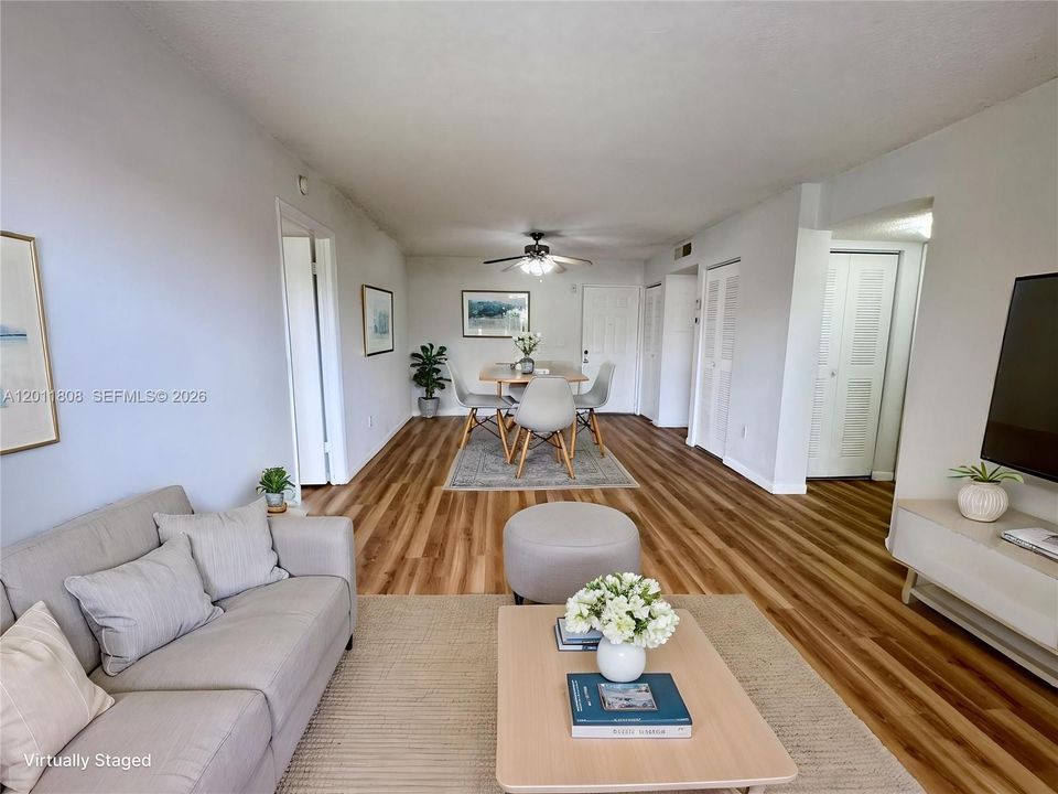 Activo con contrato: $1,800 (2 camas, 2 baños, 980 Pies cuadrados)