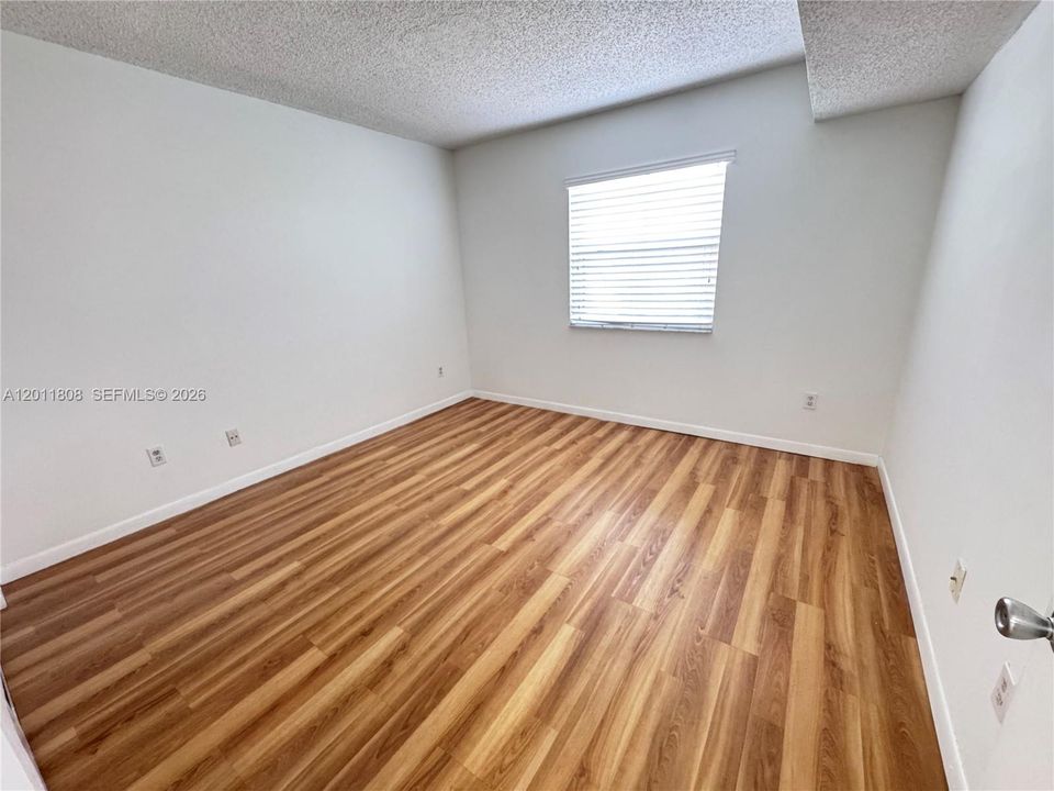 Activo con contrato: $1,800 (2 camas, 2 baños, 980 Pies cuadrados)