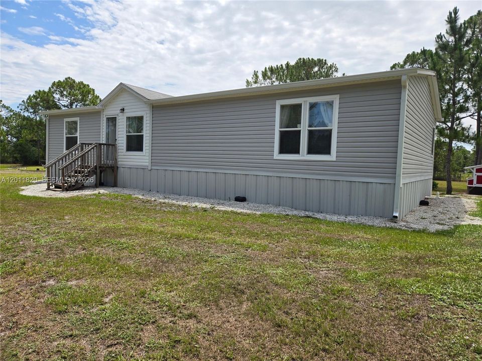 For Sale: $435,000 (3 beds, 2 baths, 1484 Square Feet)