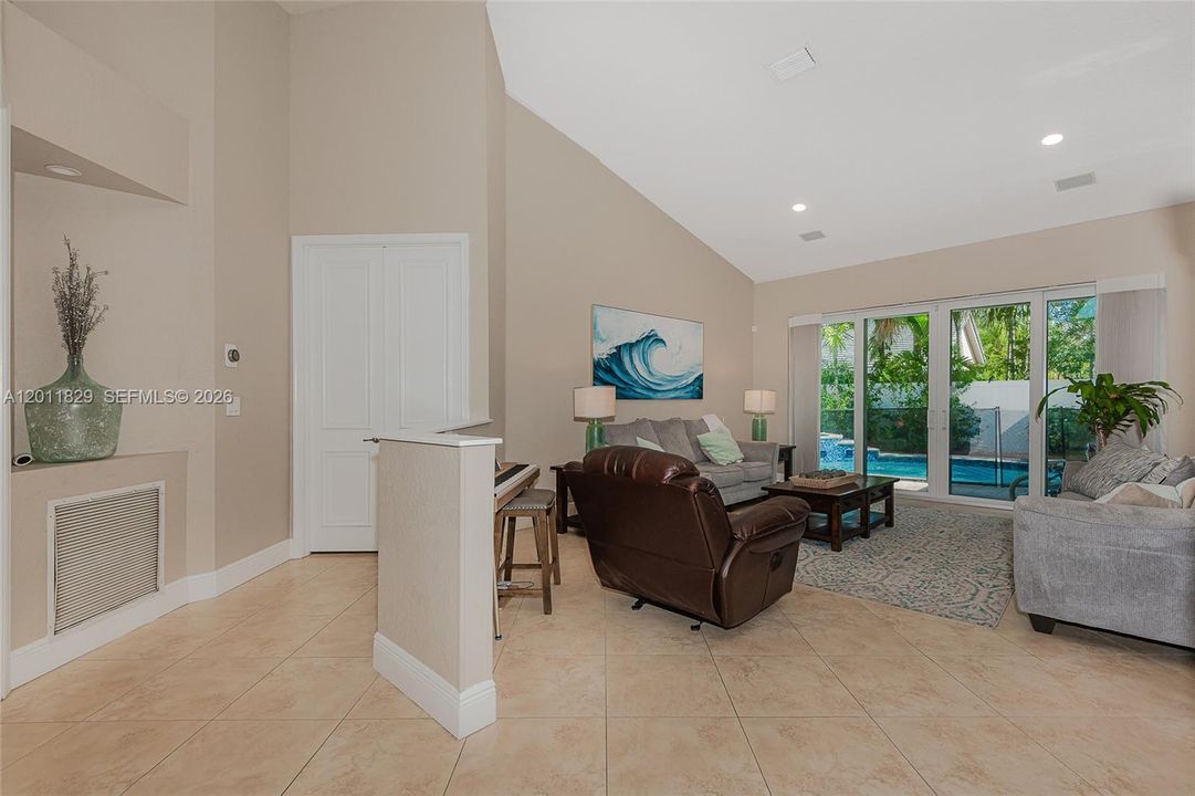 Active With Contract: $5,000 (4 beds, 2 baths, 2810 Square Feet)