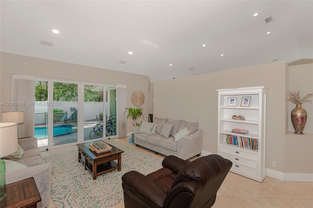Active With Contract: $5,000 (4 beds, 2 baths, 2810 Square Feet)