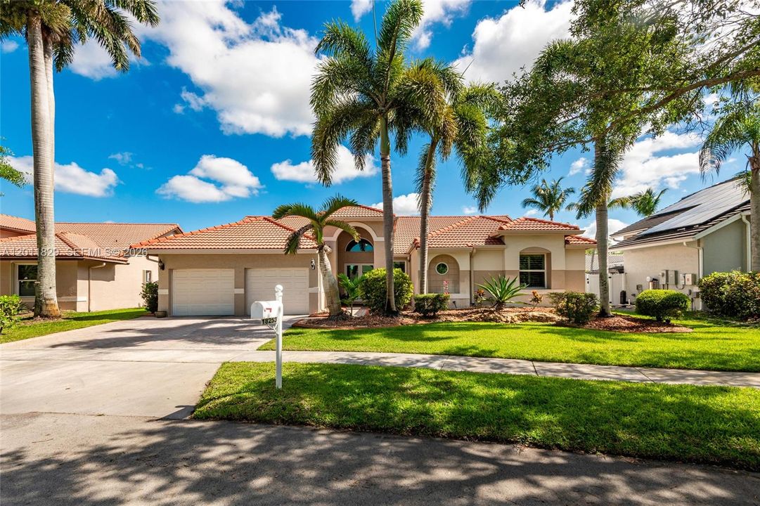 Active With Contract: $5,000 (4 beds, 2 baths, 2810 Square Feet)