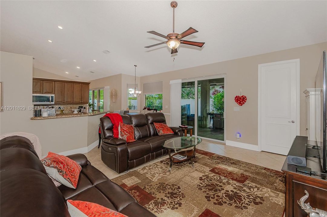 Active With Contract: $5,000 (4 beds, 2 baths, 2810 Square Feet)