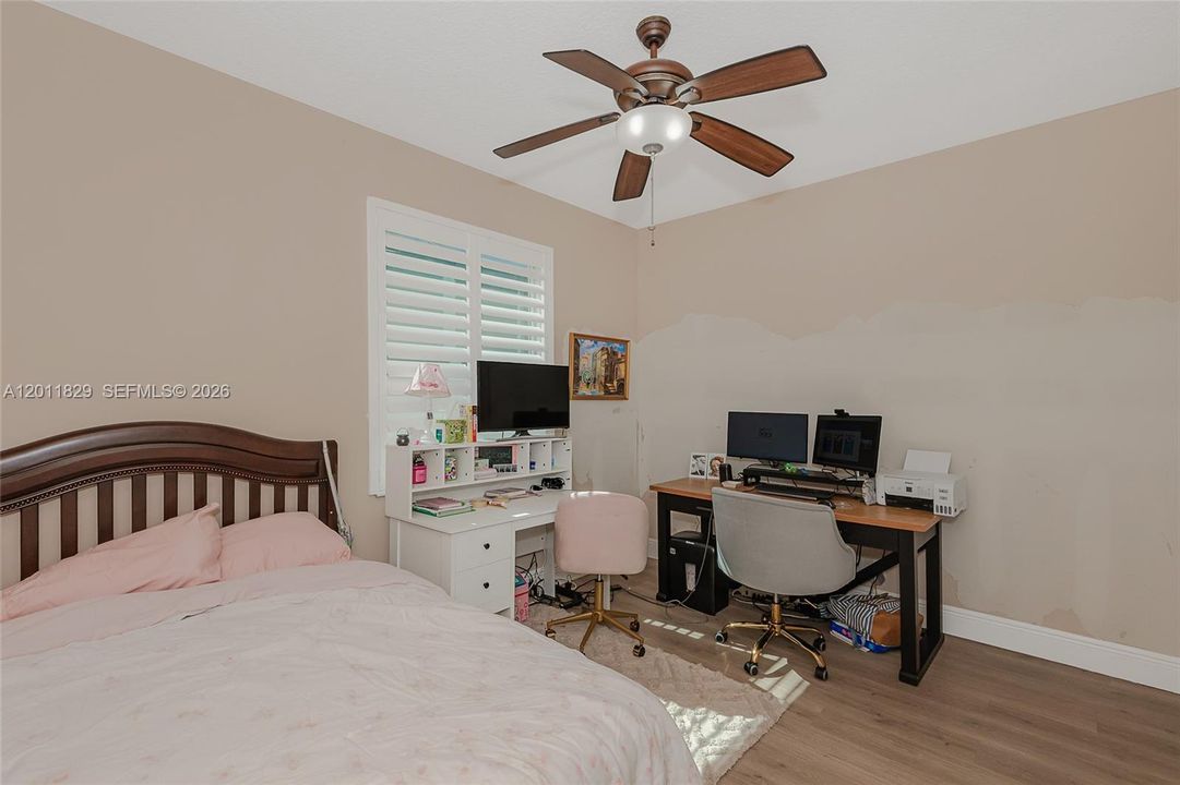 Active With Contract: $5,000 (4 beds, 2 baths, 2810 Square Feet)