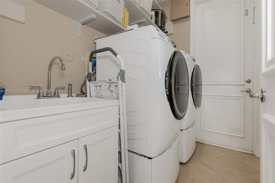 Active With Contract: $5,000 (4 beds, 2 baths, 2810 Square Feet)
