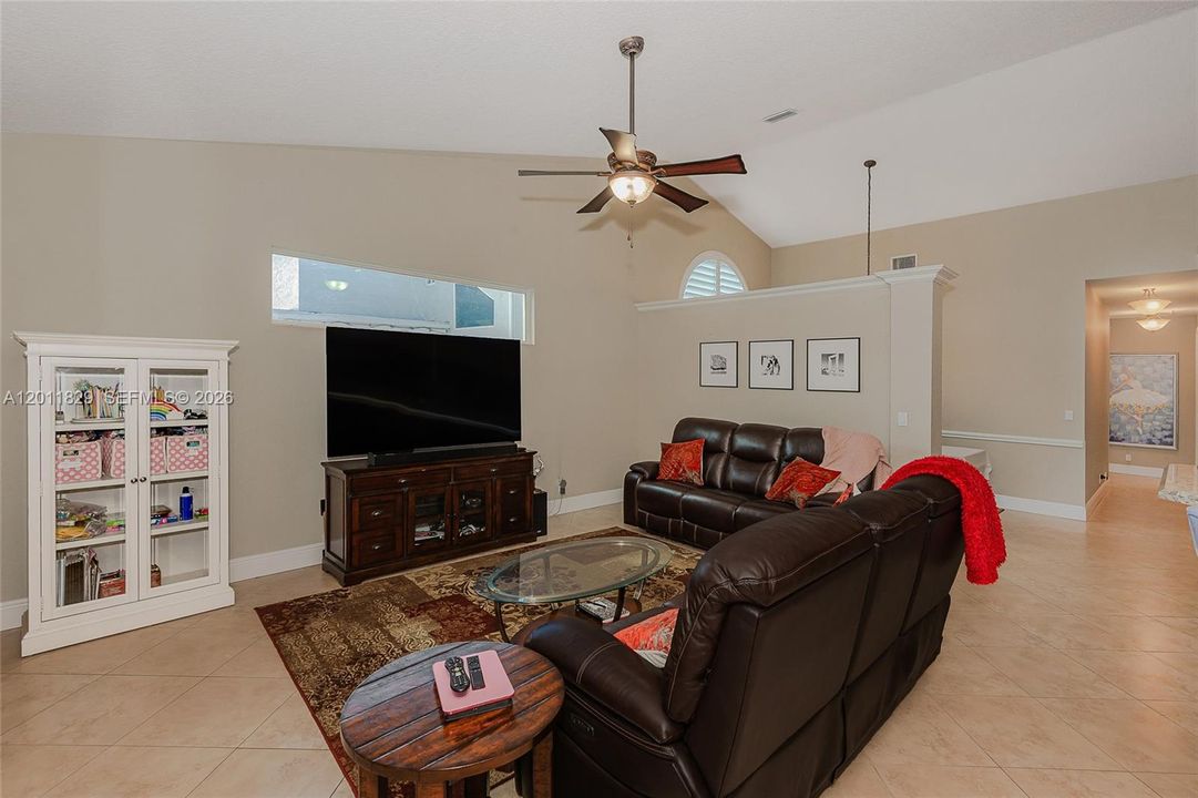 Active With Contract: $5,000 (4 beds, 2 baths, 2810 Square Feet)