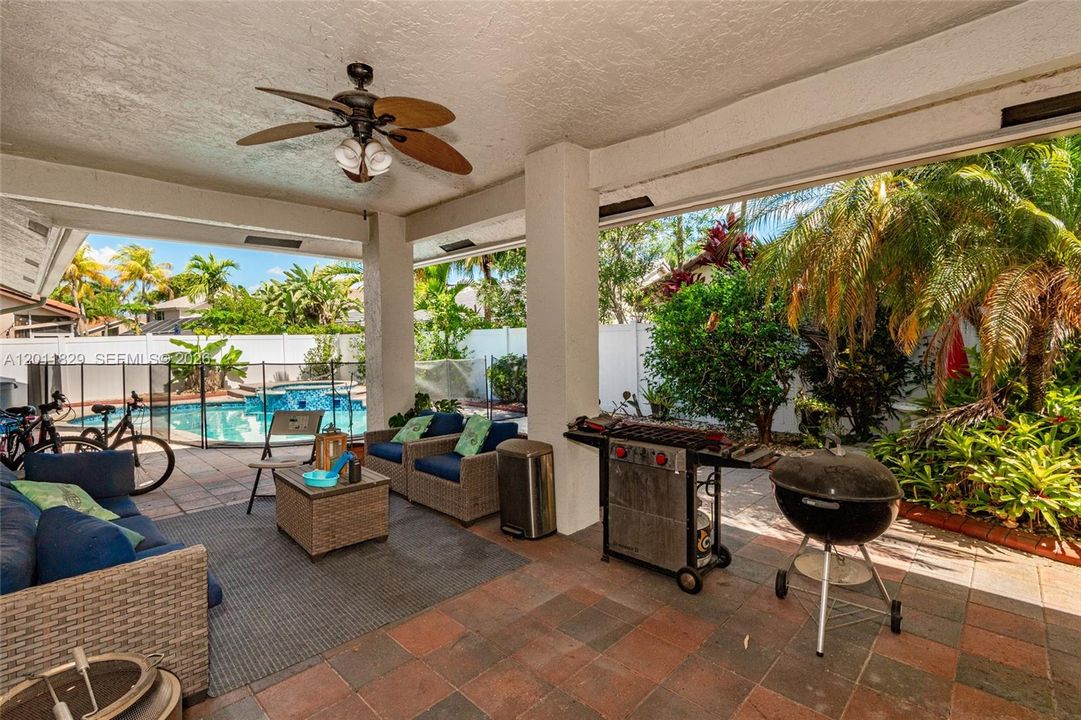 Active With Contract: $5,000 (4 beds, 2 baths, 2810 Square Feet)