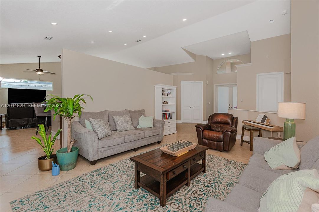Active With Contract: $5,000 (4 beds, 2 baths, 2810 Square Feet)