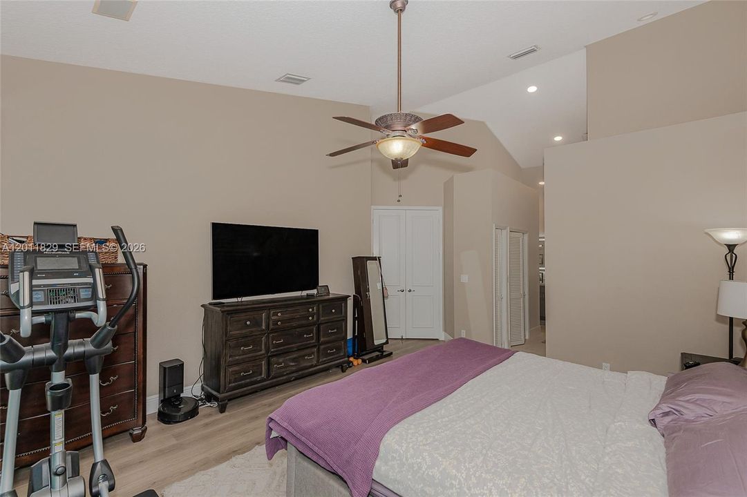 Active With Contract: $5,000 (4 beds, 2 baths, 2810 Square Feet)