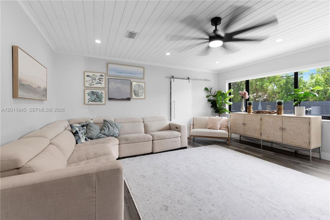 Recently Rented: $5,000 (3 beds, 2 baths, 1800 Square Feet)