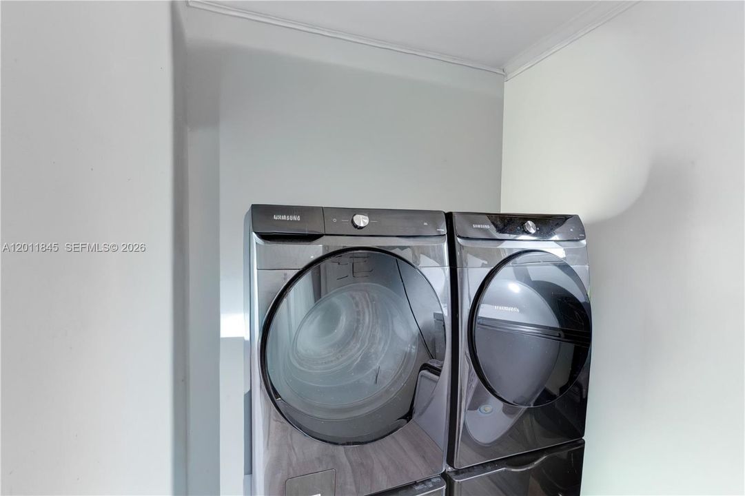 Recently Rented: $5,000 (3 beds, 2 baths, 1800 Square Feet)