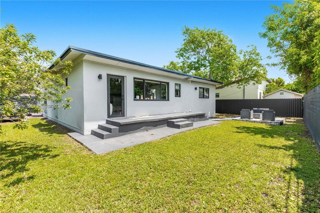 Recently Rented: $5,000 (3 beds, 2 baths, 1800 Square Feet)