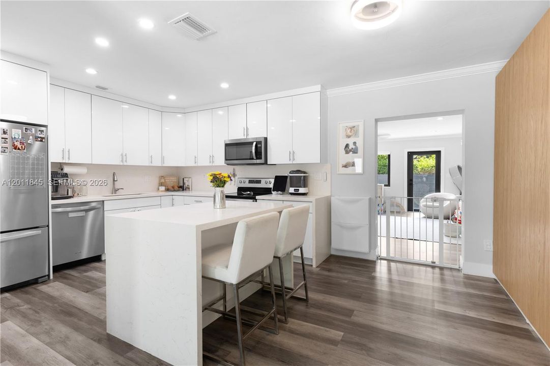 Recently Rented: $5,000 (3 beds, 2 baths, 1800 Square Feet)