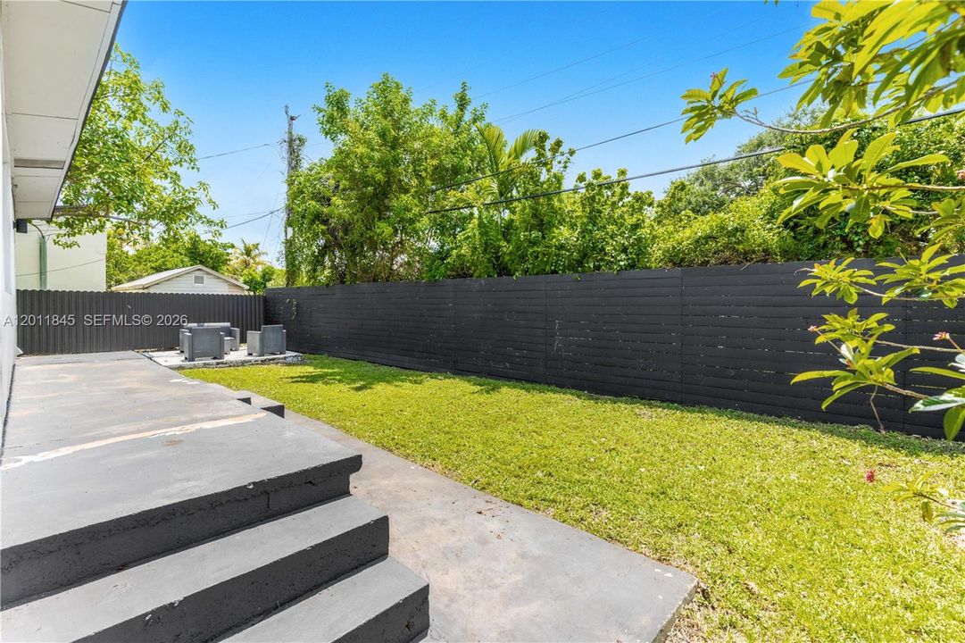 Recently Rented: $5,000 (3 beds, 2 baths, 1800 Square Feet)