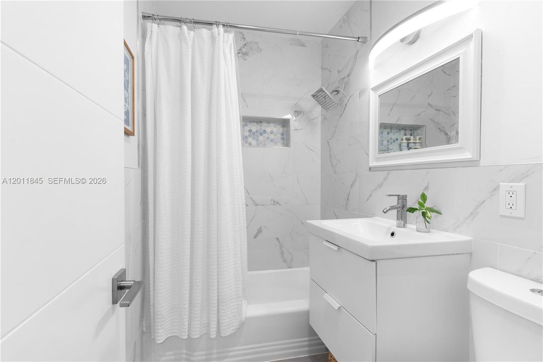 Recently Rented: $5,000 (3 beds, 2 baths, 1800 Square Feet)