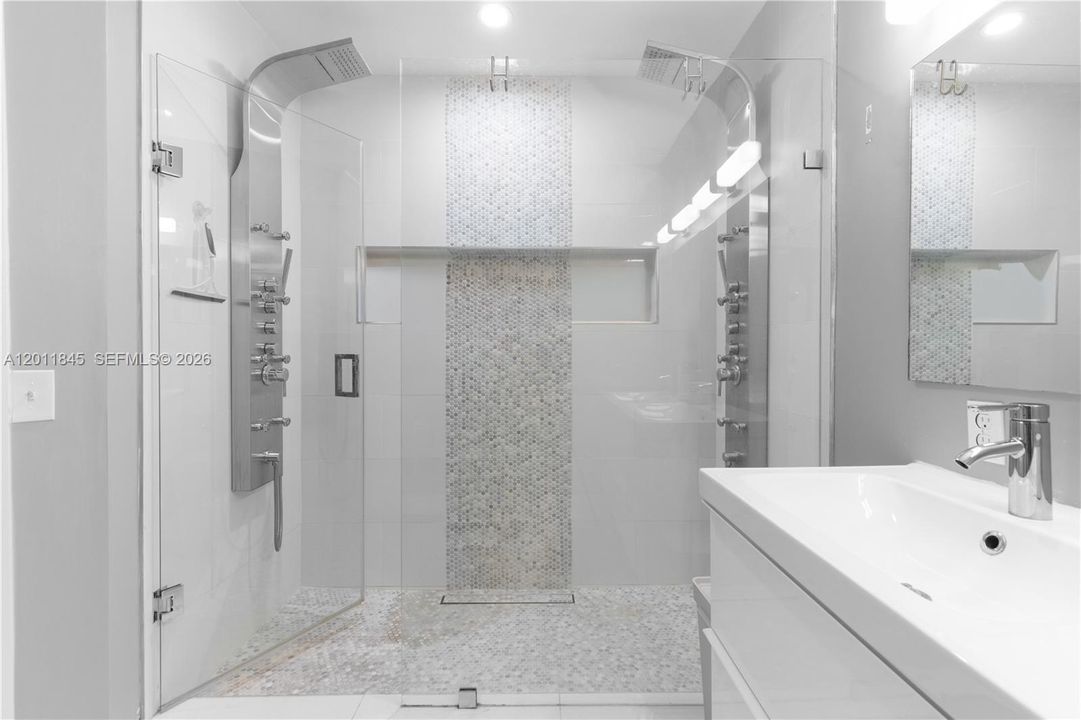 Recently Rented: $5,000 (3 beds, 2 baths, 1800 Square Feet)