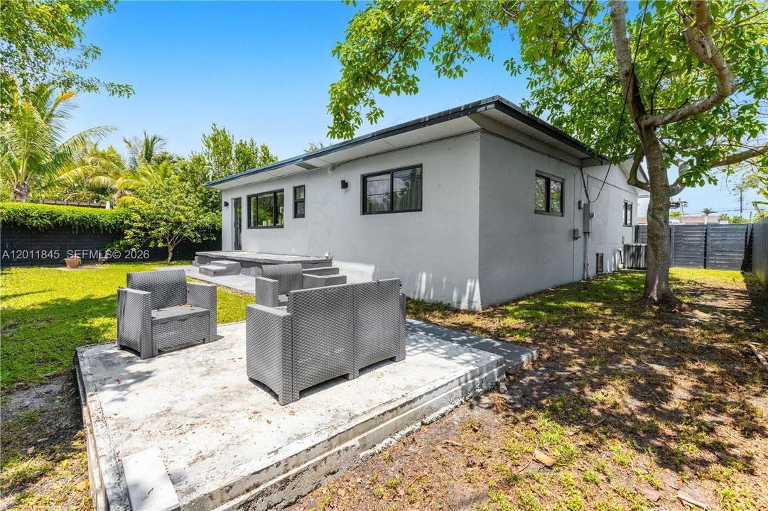 Recently Rented: $5,000 (3 beds, 2 baths, 1800 Square Feet)