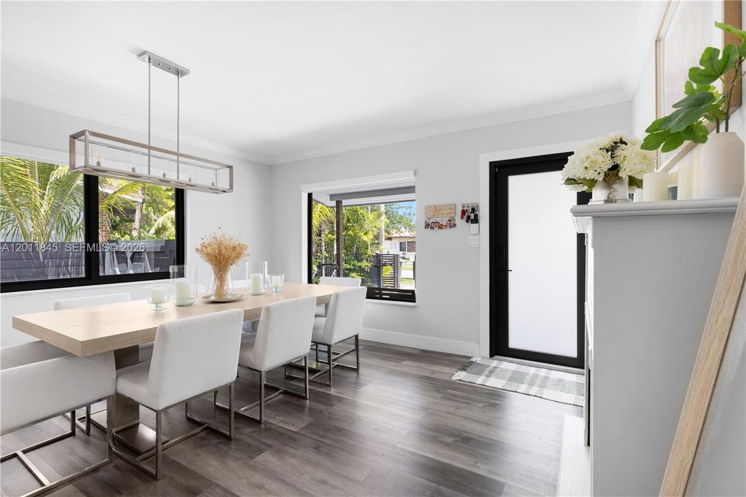 Recently Rented: $5,000 (3 beds, 2 baths, 1800 Square Feet)