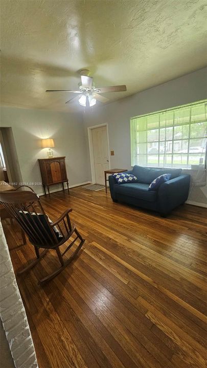 For Sale: $750,000 (3 beds, 2 baths, 1416 Square Feet)