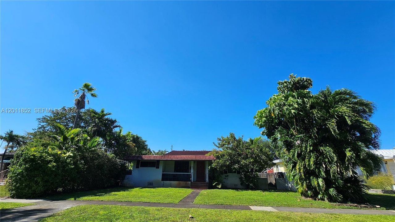 For Sale: $750,000 (3 beds, 2 baths, 1416 Square Feet)