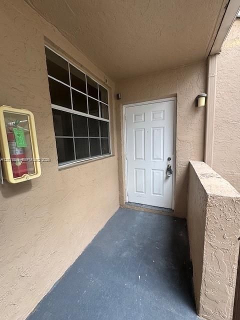 合同活跃: $209,000 (2 贝兹, 2 浴室, 854 平方英尺)