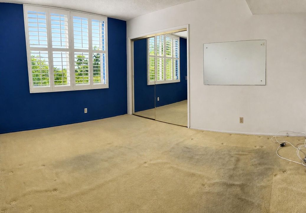 BR2 Bright minimalist room with blue acc