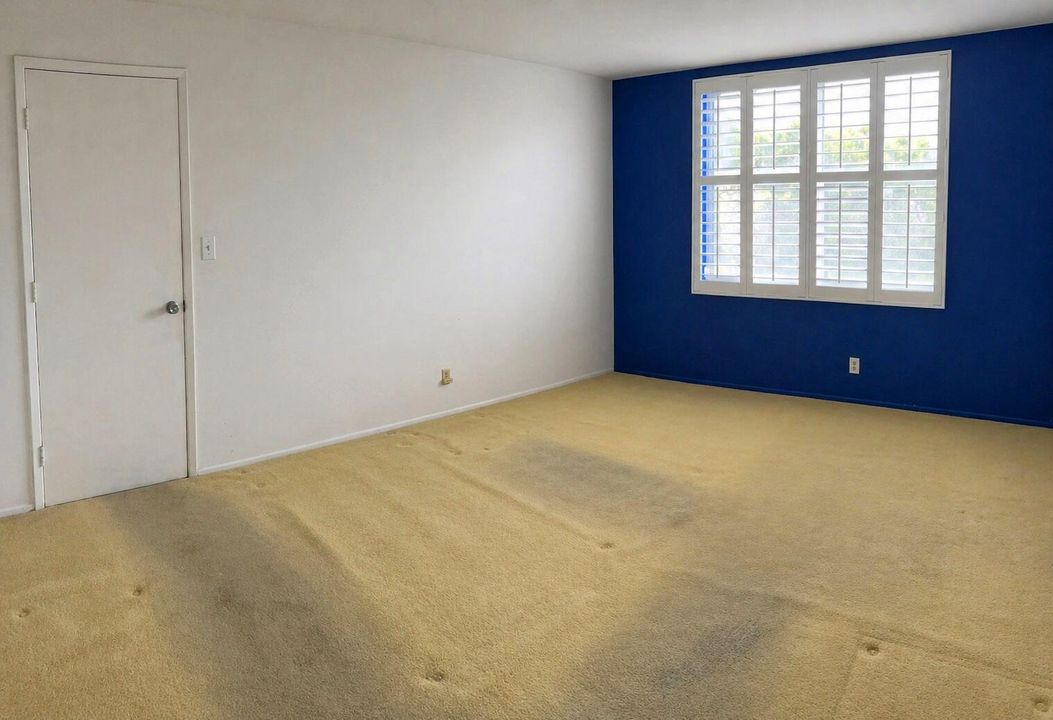 BR2 Empty room with blue accent wall