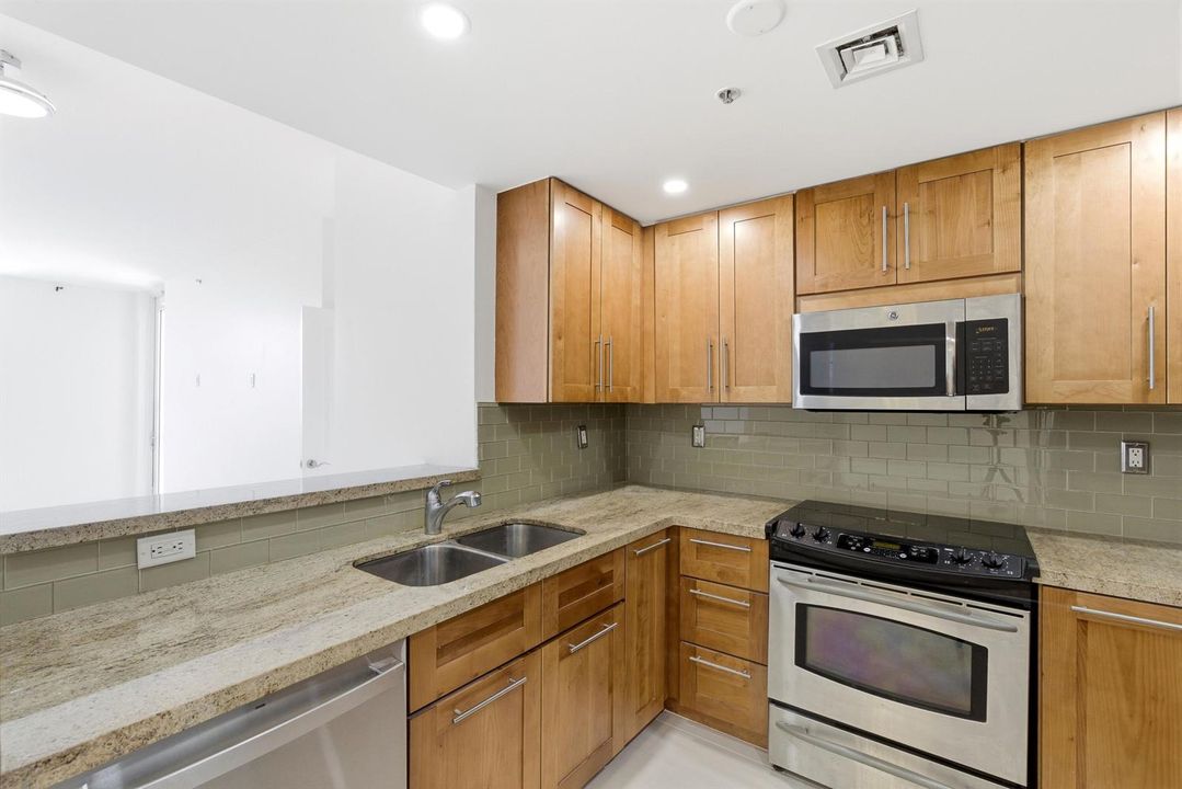JASON TAUB REAL ESTATE BROKER