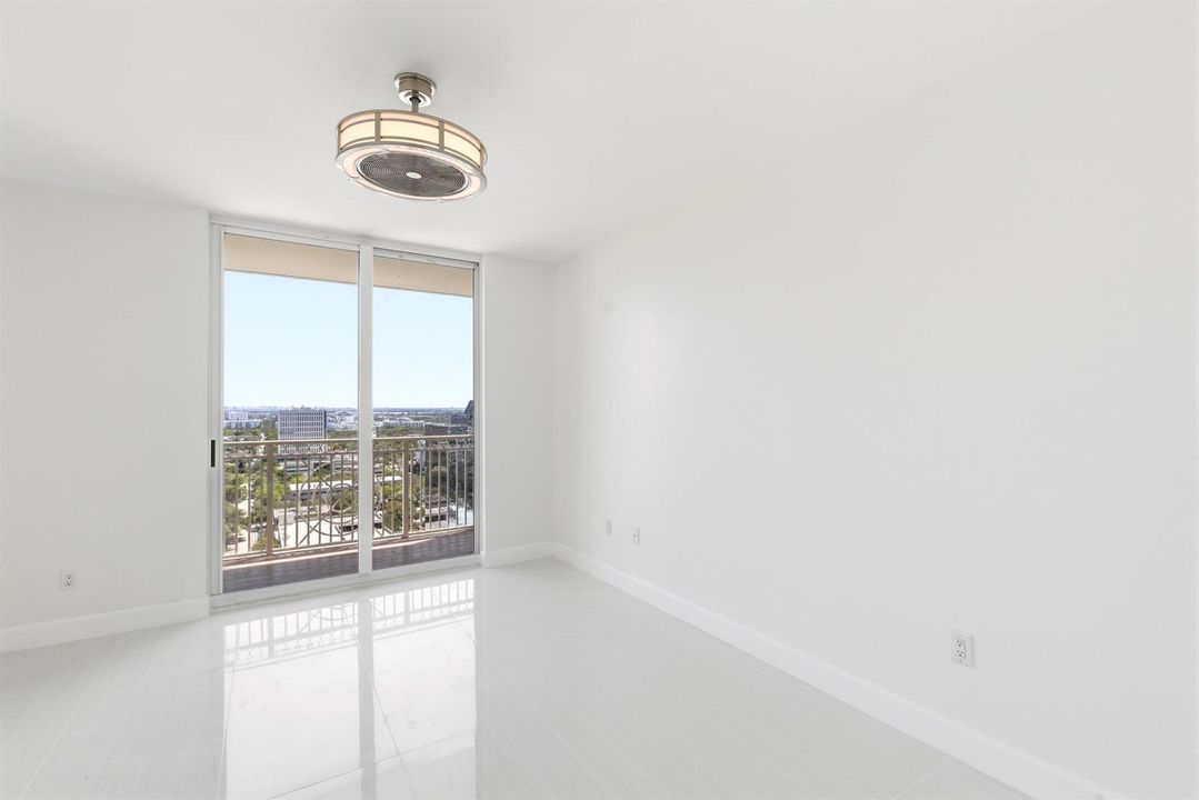 JASON TAUB REAL ESTATE BROKER