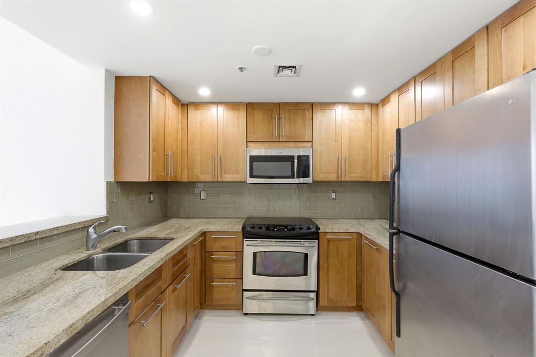 JASON TAUB REAL ESTATE BROKER