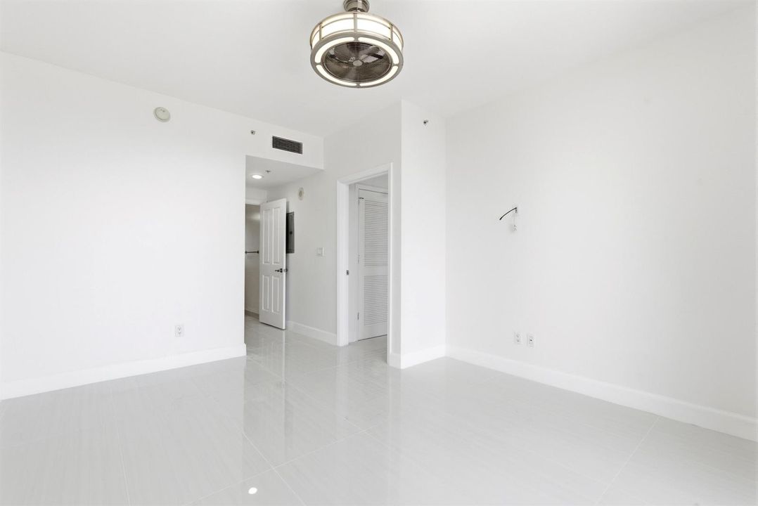 JASON TAUB REAL ESTATE BROKER