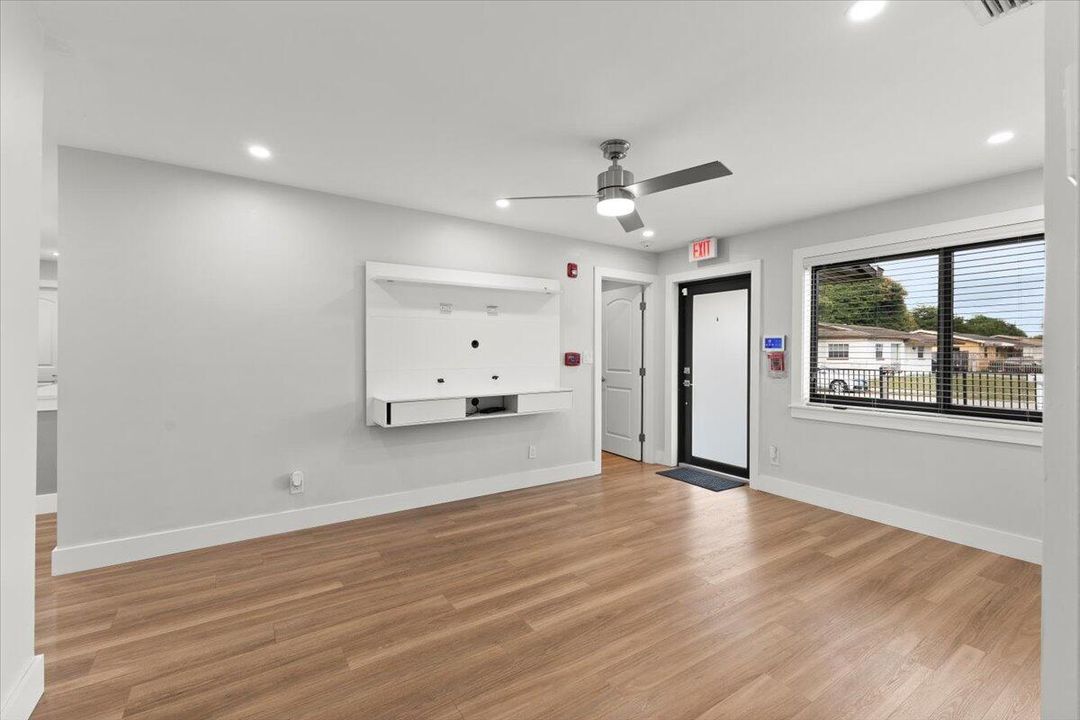 Livingroom.jpg 26.2