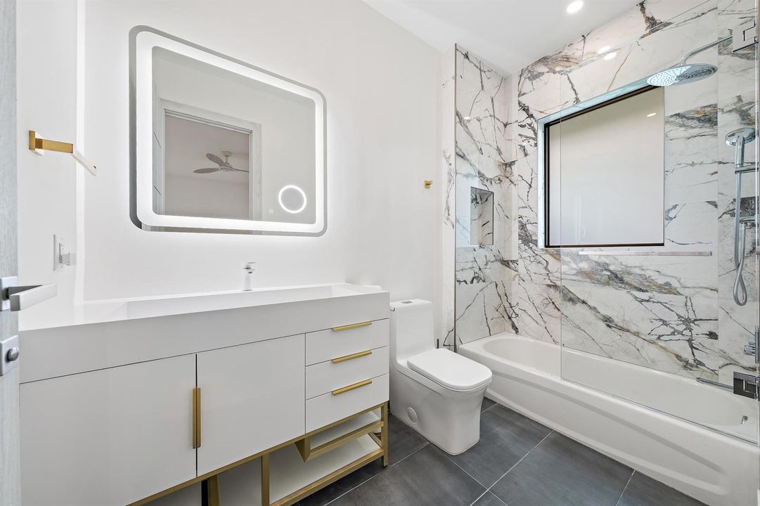 Middle bed bath