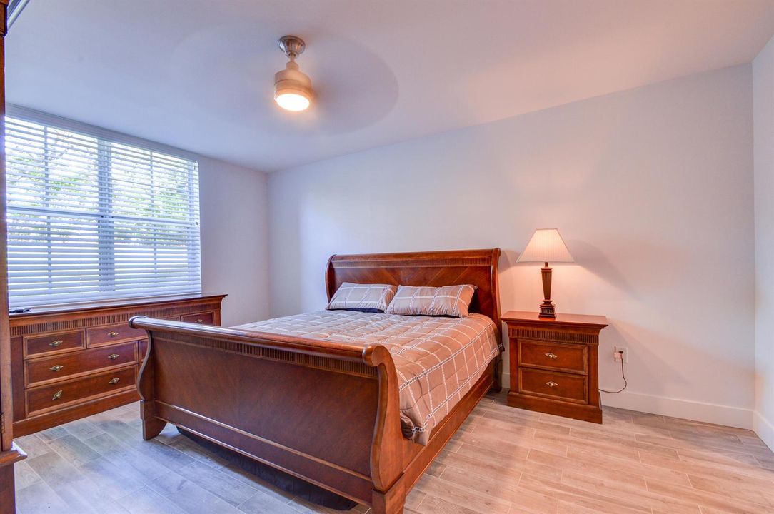 Master bedroom- furniture removed