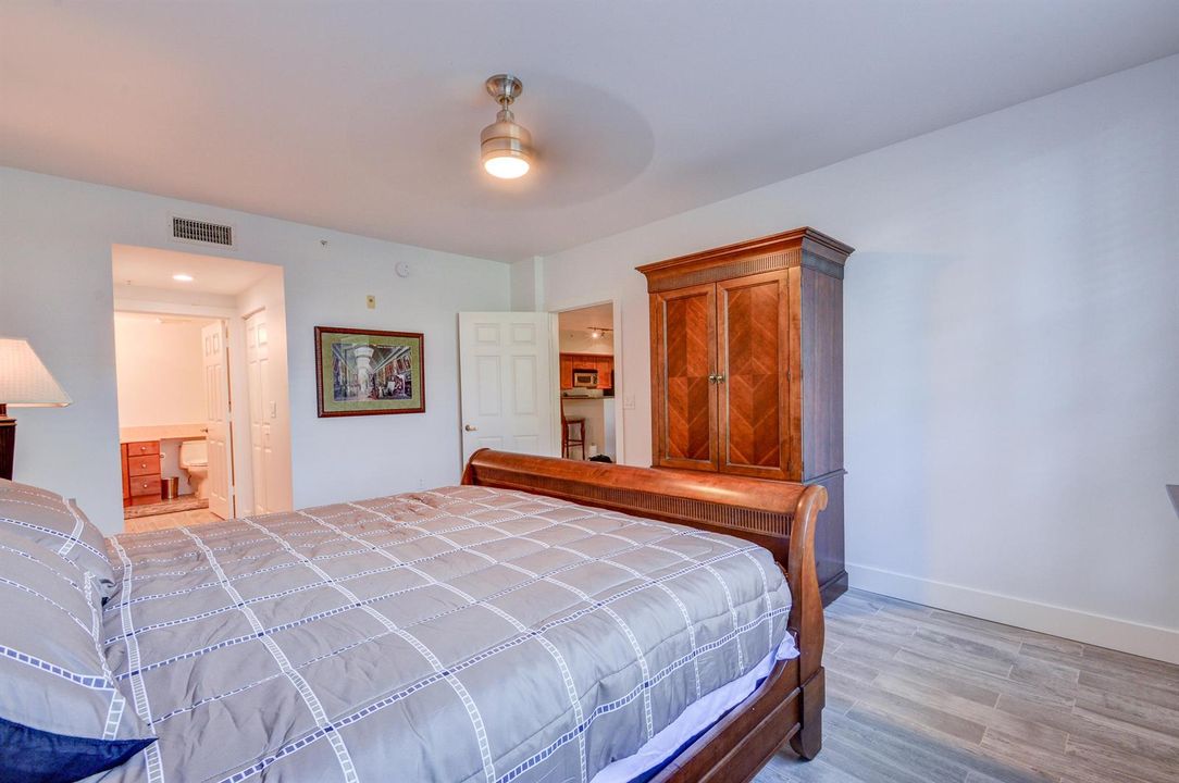 Master bedroom- furniture removed
