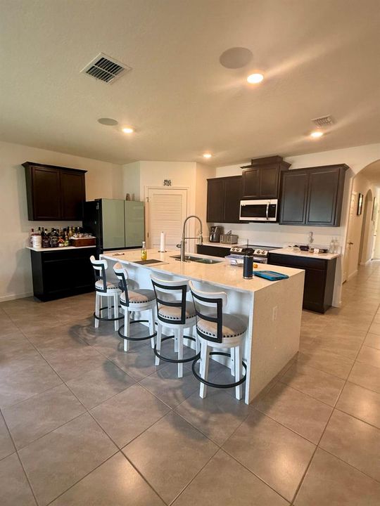 KITCHEN ISLAND