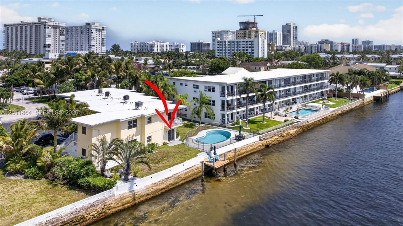 For Sale: $245,000 (1 beds, 1 baths, 678 Square Feet)