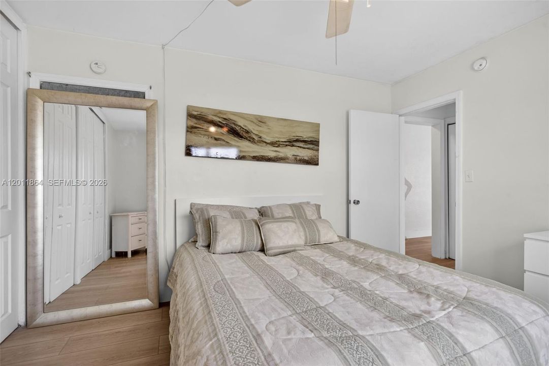 For Sale: $245,000 (1 beds, 1 baths, 678 Square Feet)