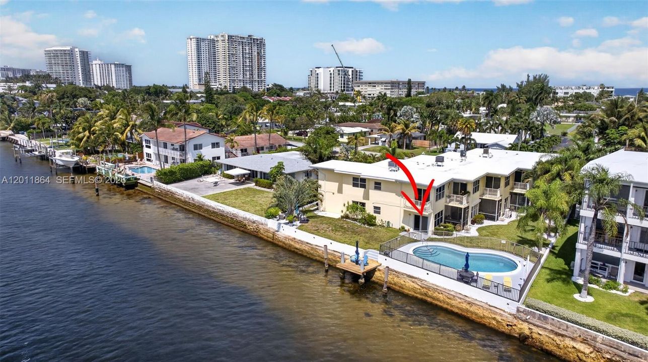 For Sale: $245,000 (1 beds, 1 baths, 678 Square Feet)