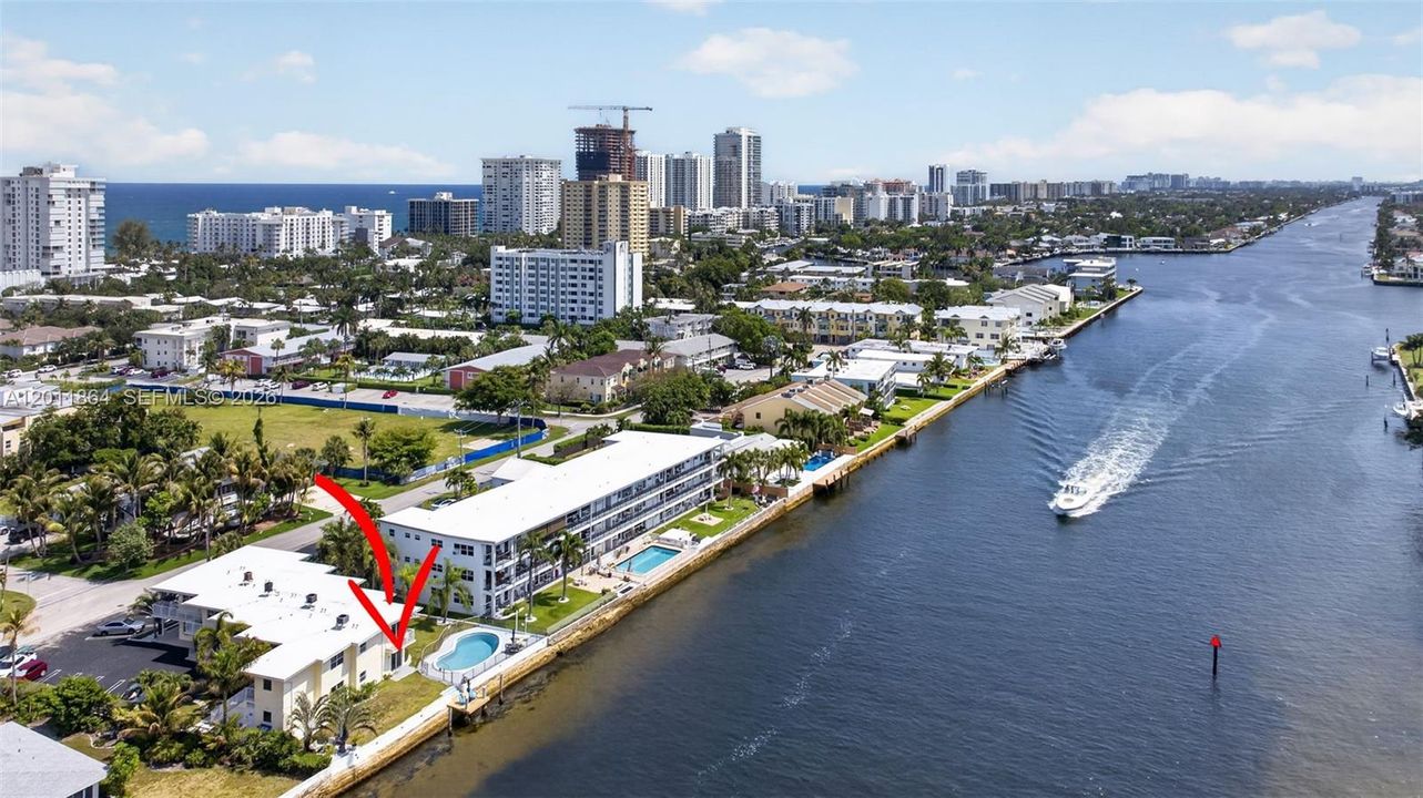 For Sale: $245,000 (1 beds, 1 baths, 678 Square Feet)
