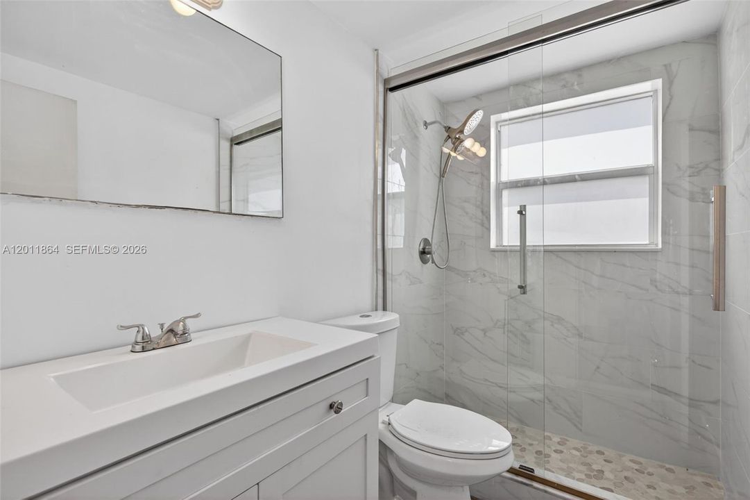 For Sale: $245,000 (1 beds, 1 baths, 678 Square Feet)