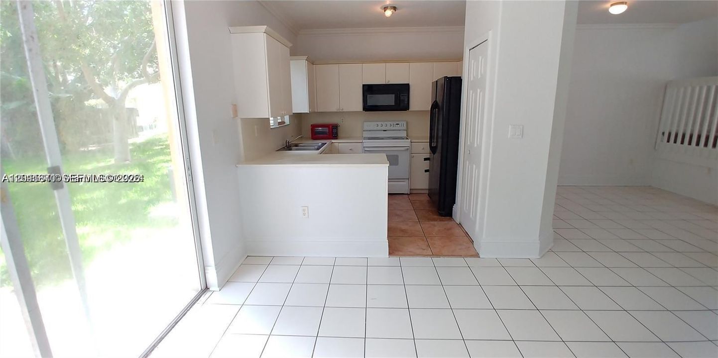 For Rent: $2,000 (3 beds, 3 baths, 1423 Square Feet)