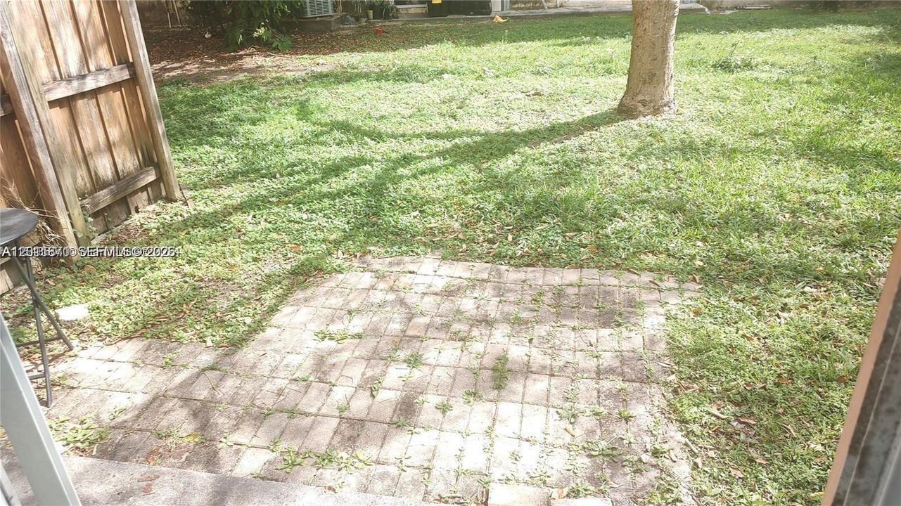 For Rent: $2,000 (3 beds, 3 baths, 1423 Square Feet)