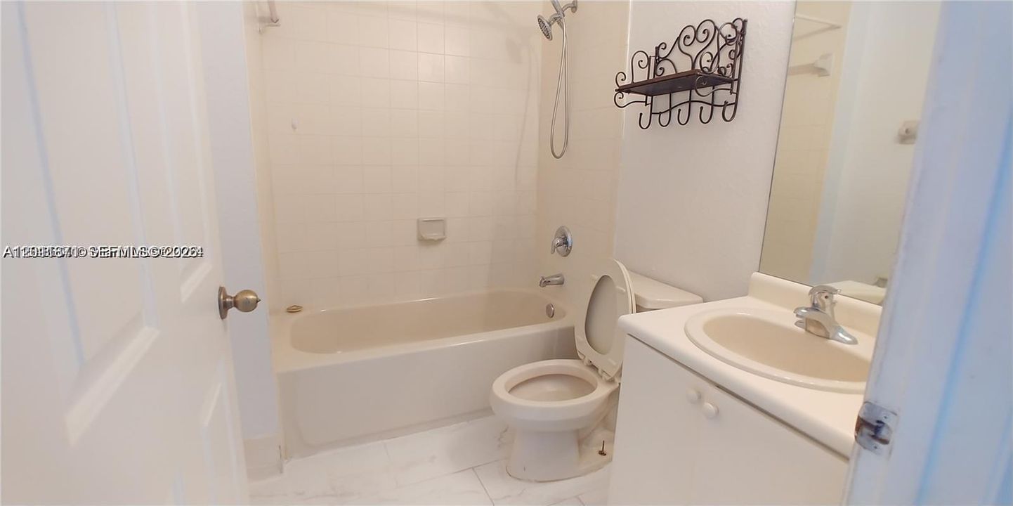 For Rent: $2,000 (3 beds, 3 baths, 1423 Square Feet)