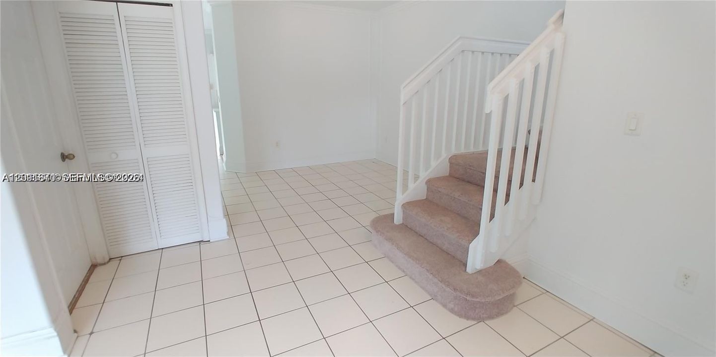 For Rent: $2,000 (3 beds, 3 baths, 1423 Square Feet)