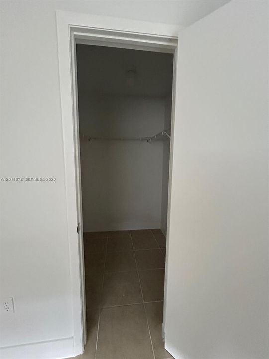 合同活跃: $1,900 (2 贝兹, 2 浴室, 800 平方英尺)
