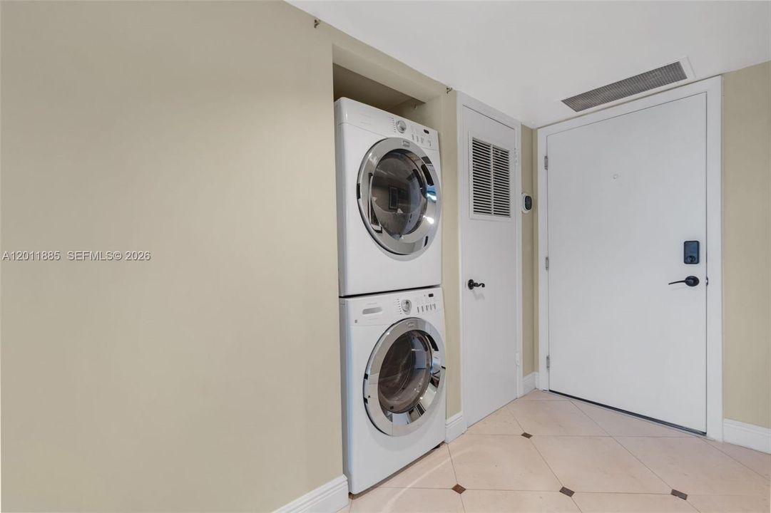На продажу: $285,000 (1 спален, 1 ванн, 982 Квадратных фут)