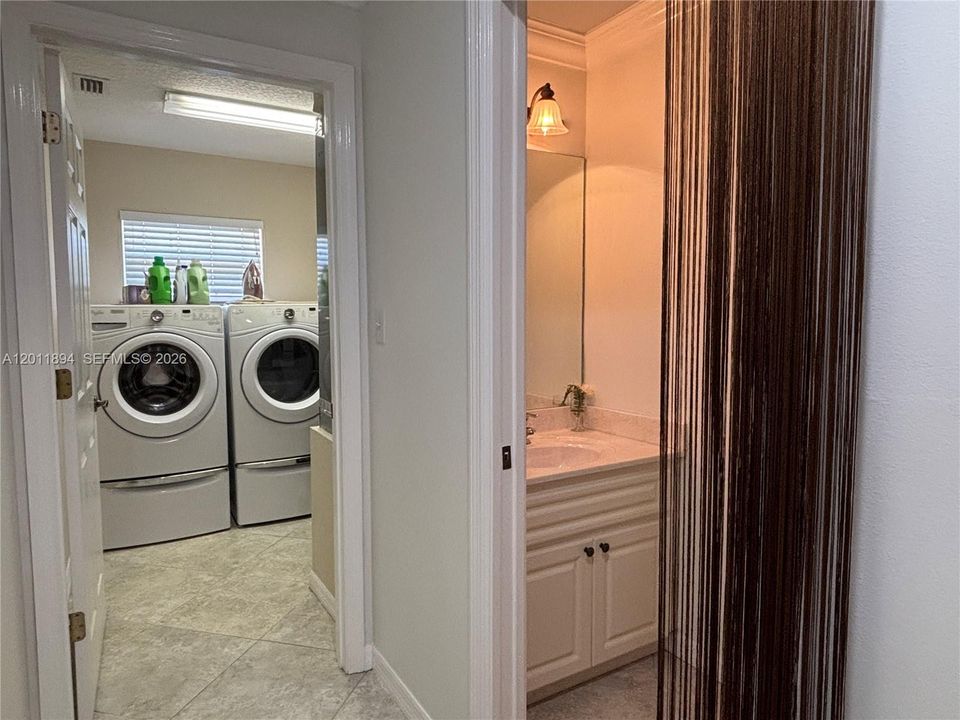 For Sale: $449,000 (3 beds, 2 baths, 2074 Square Feet)